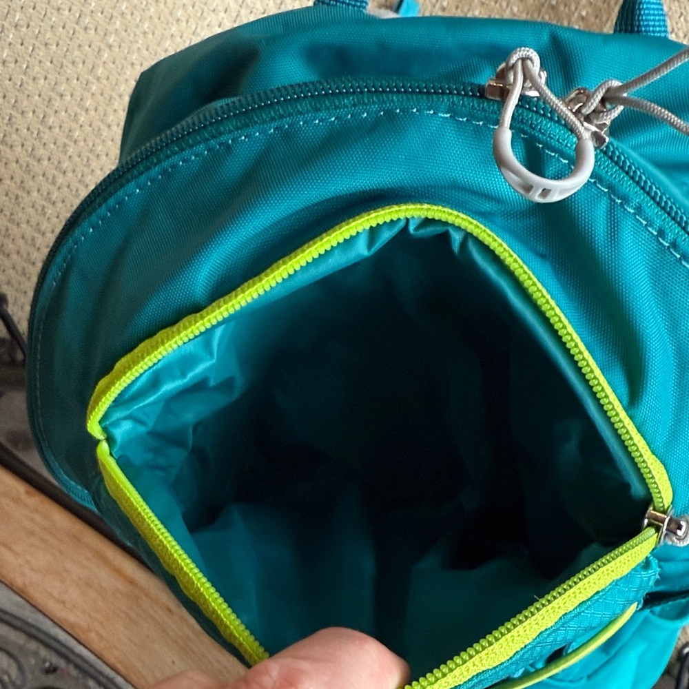 OSPREY Teal Backpack with Neon Yellow Accents HydraJet 15 - Picture 11 of 12